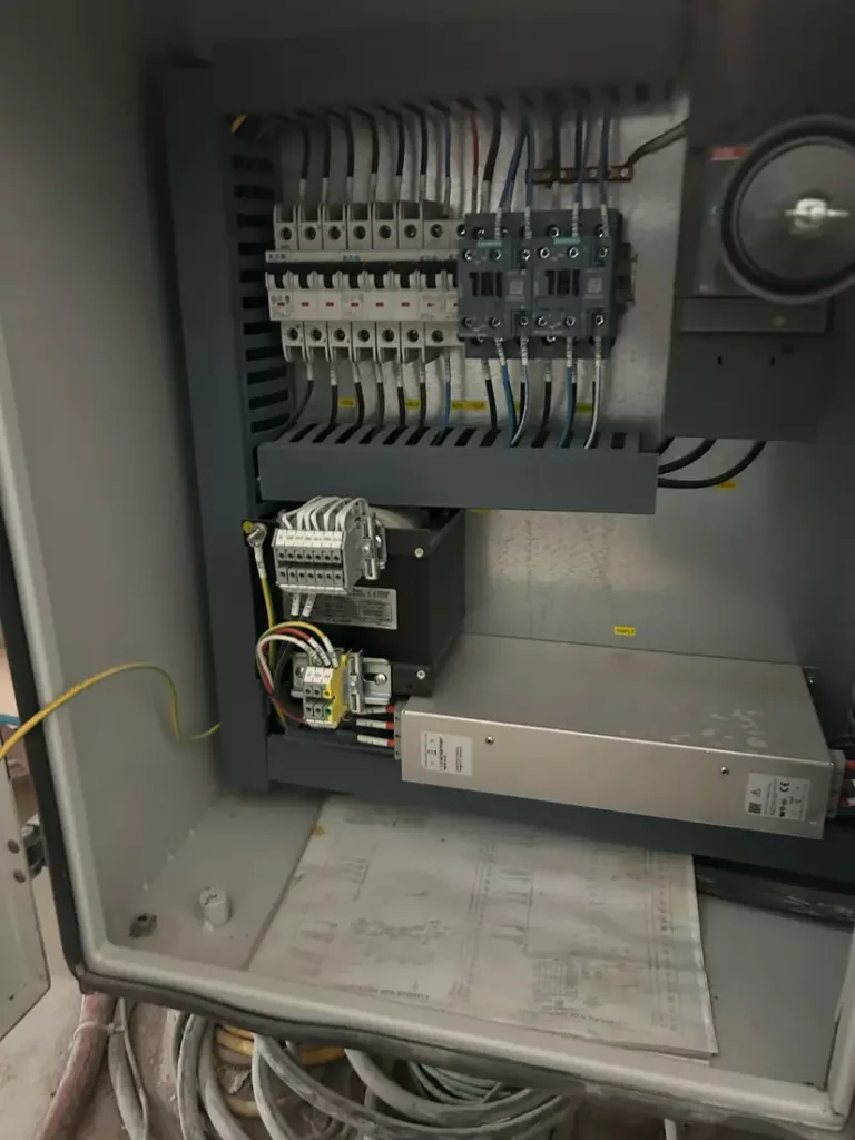 Used Flow Mach 200 4020 Pivot+ CNC Waterjet For Sale