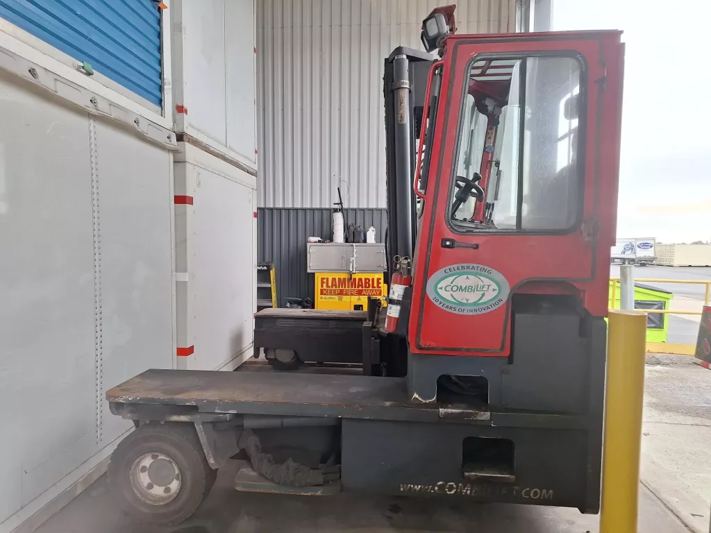 2009 Combi C-19000 Fork Lift, photo 2 of 7