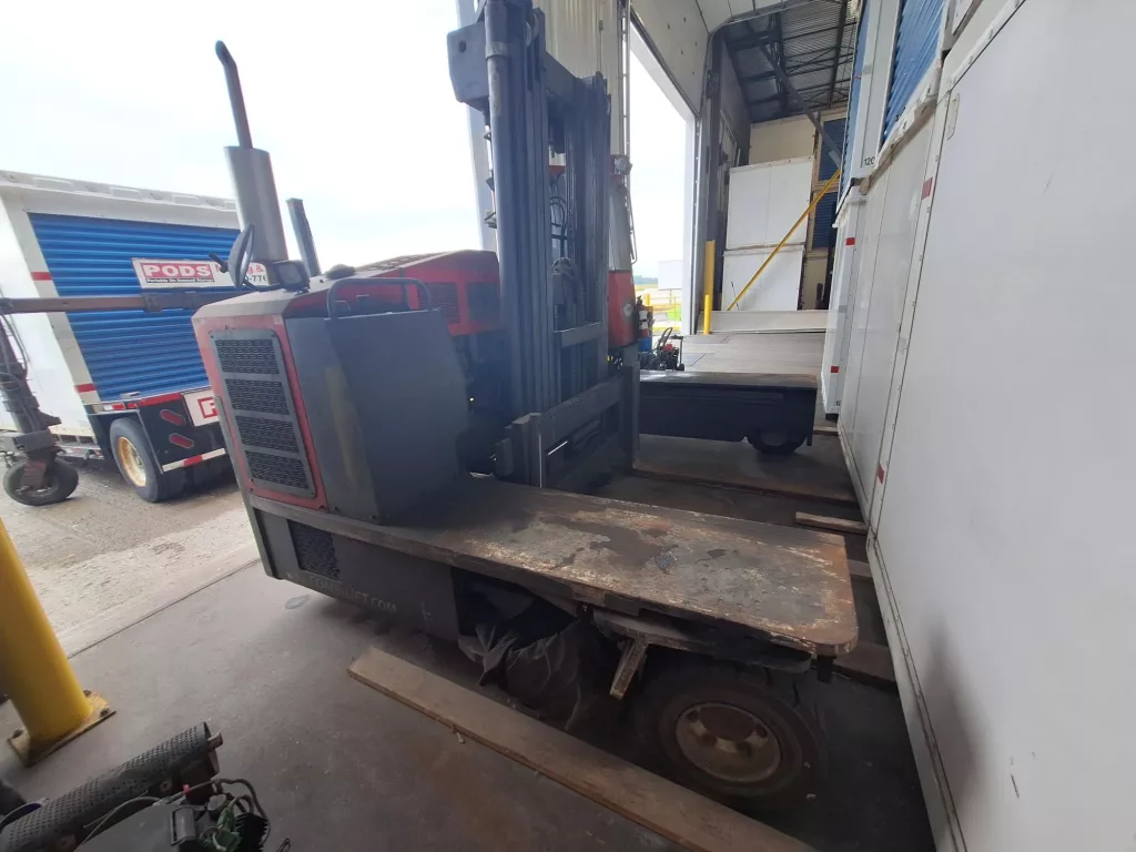 2009 Combi C-19000 Fork Lift, photo 3 of 7