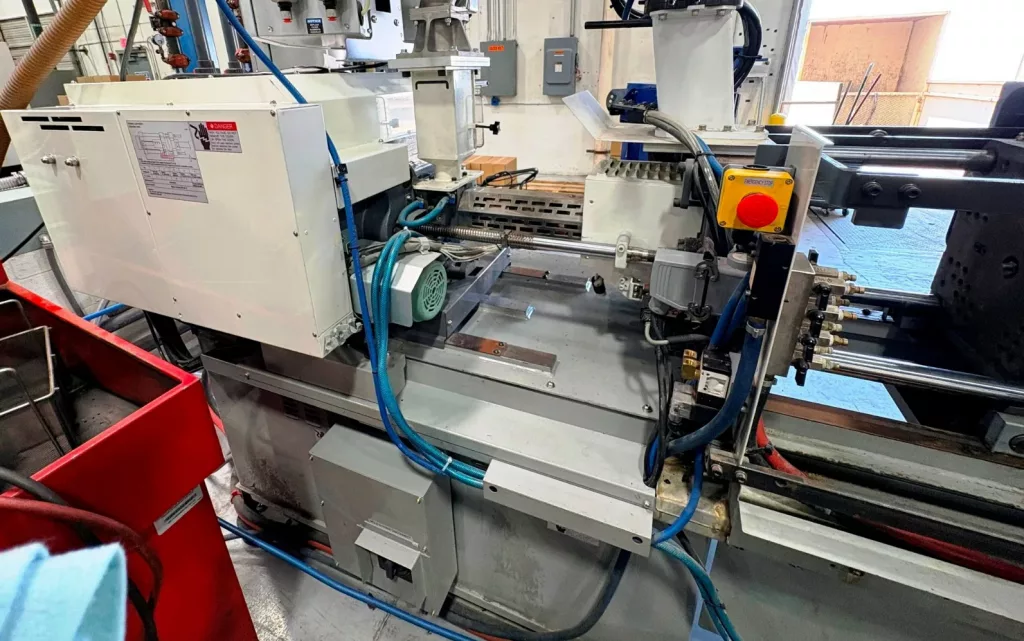 2018 Toyo Si-20V Injection Molding Machine, photo 3 of 9