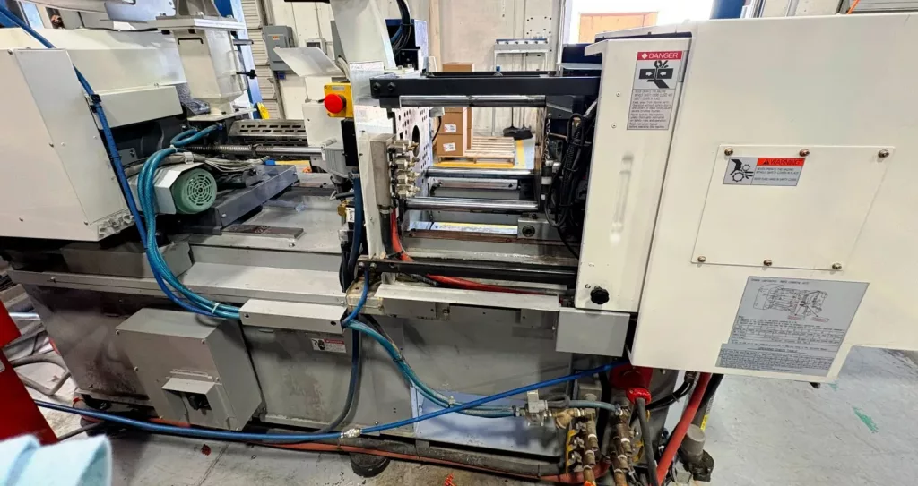 2018 Toyo Si-20V Injection Molding Machine, photo 4 of 9