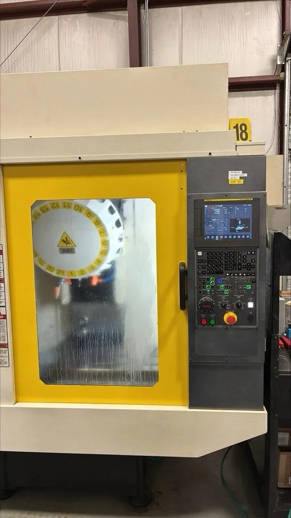2018 Fanuc Robodrill aD21LiB5 CNC Vertical Machining Center, photo 2 of 5