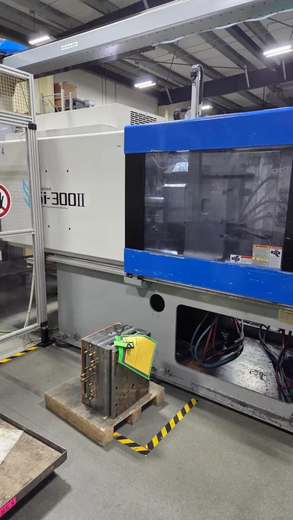 2003 Toyo Si-300-II Injection Molding Machine, photo 1 of 5
