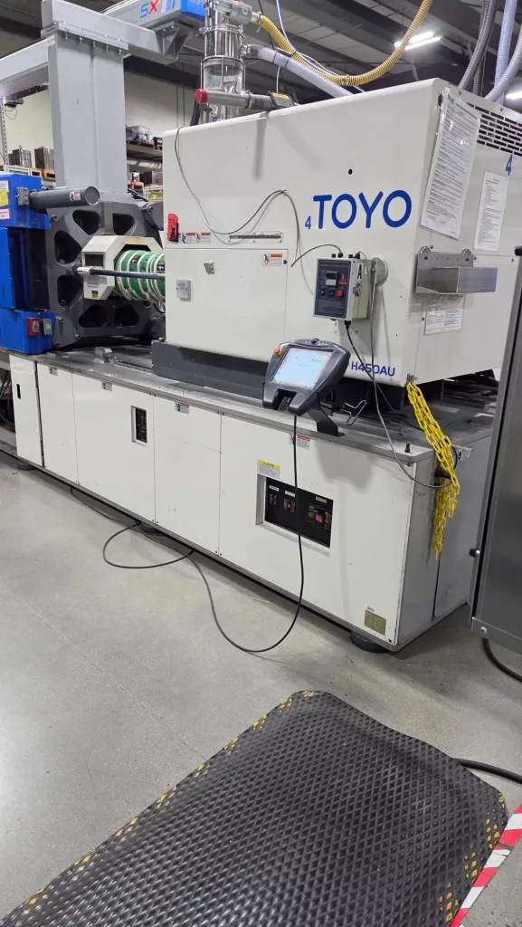 2003 Toyo Si-300-II Injection Molding Machine, photo 3 of 5