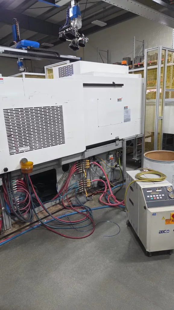 2003 Toyo Si-300-II Injection Molding Machine, photo 4 of 5